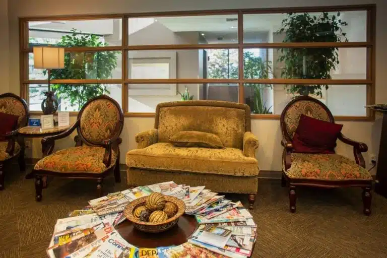 Patient waiting area with a welcoming clinic setting – Bellevue Chiropractic